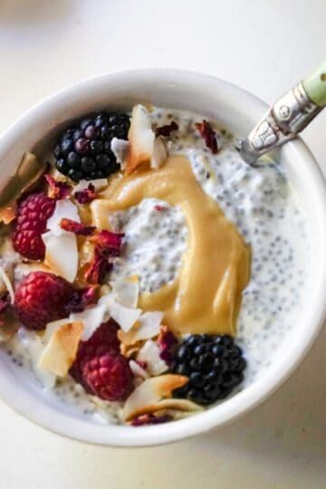 chia pudding with yogurt