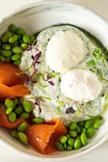 Smoked salmon breakfast