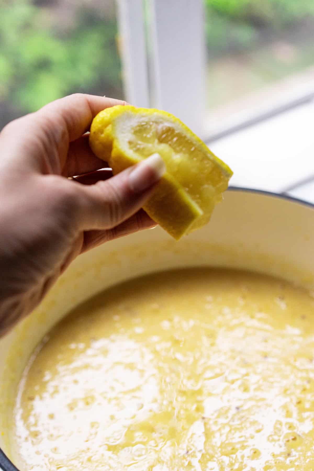 Adding lemon juice to creamy chicken soup